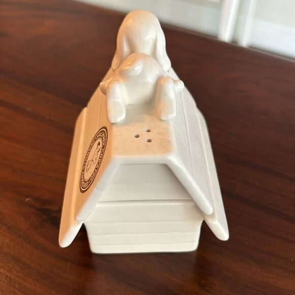 Snoopy Peanuts Hallmark Collectible Neutral white salt and pepper shaker set EUC - Picture 3 of 8
